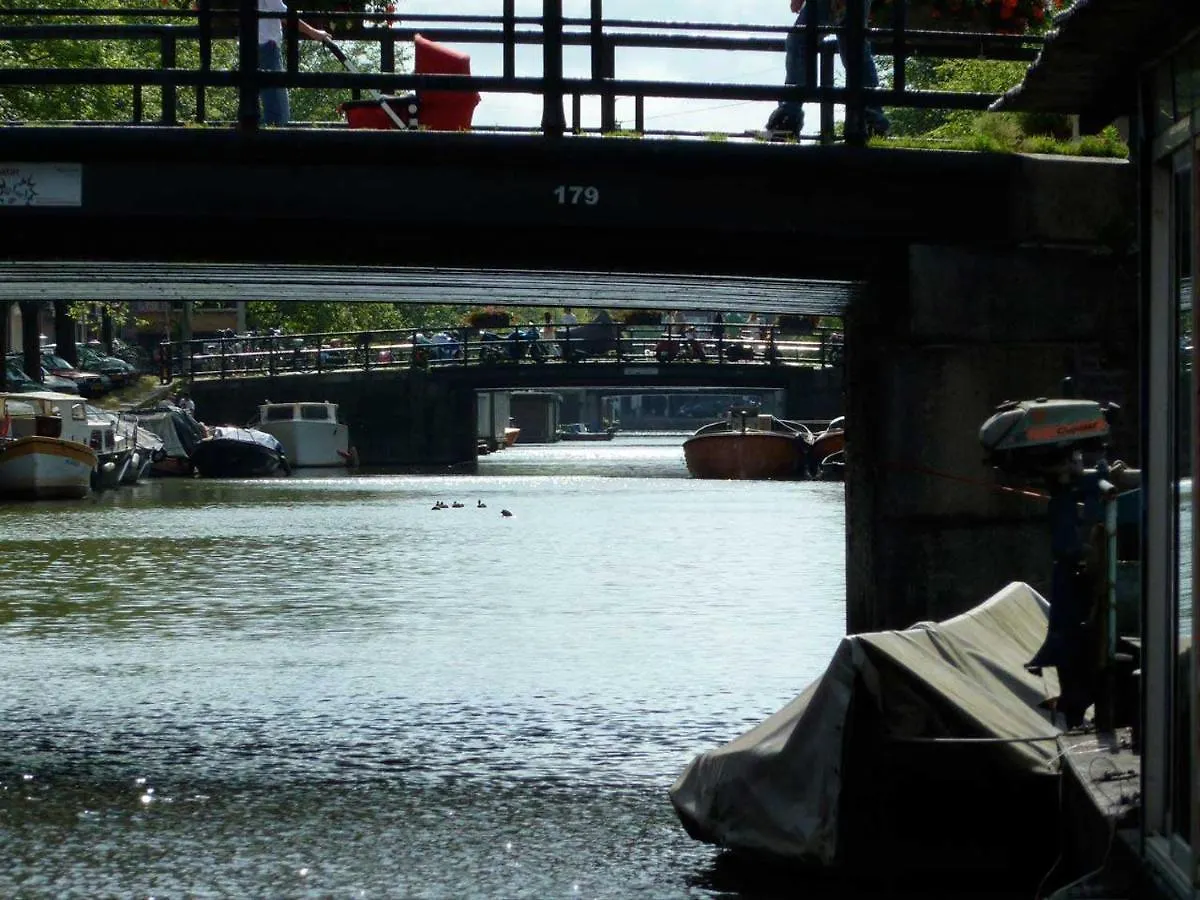 Dreamtime Houseboat Apartment Amsterdam